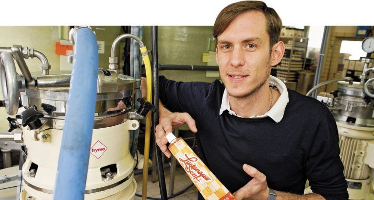 Felix Bösch und sein Team produzieren in Lustenau 13 verschiedene Sorten Senf. Fotos: VN/Hartinger