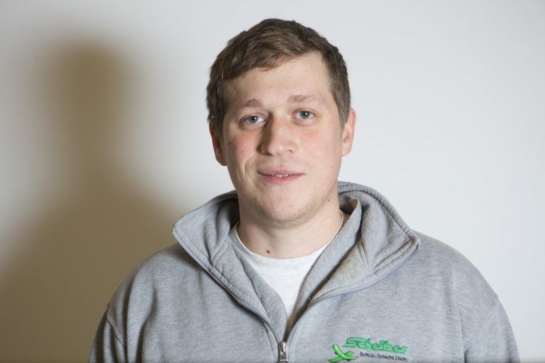 Florian Winsauer Abdichtungstechniker Ich bin im Büro, in der Kundenberatung, als Bauleiter und am Bau tätig. Seit neun Jahren macht mir das i Spaß.