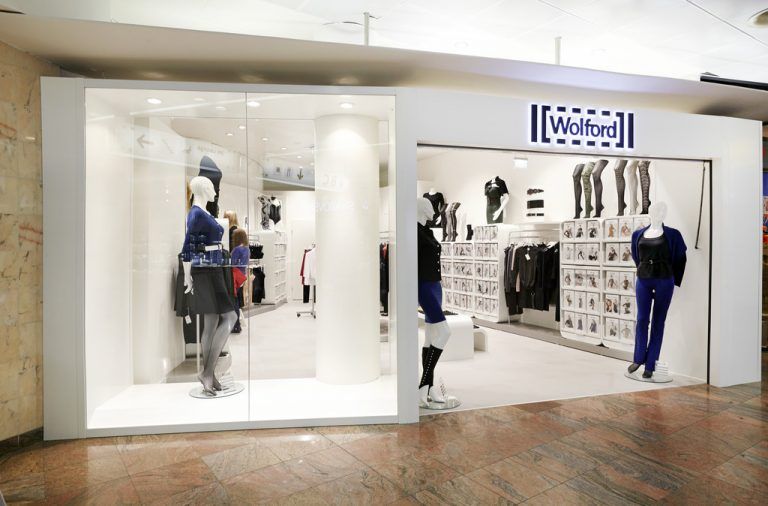   Während weltweit Standorte geschlossen werden, wird die Präsenz am Flughafen Wien ausgebaut.