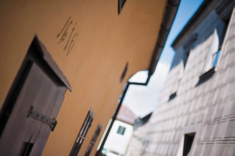 Franz Kafka sorgte mit seinem Arbeitszimmer in einem der Häuschen für die Romantisierung der einst unhygienischen Häuserzeile.