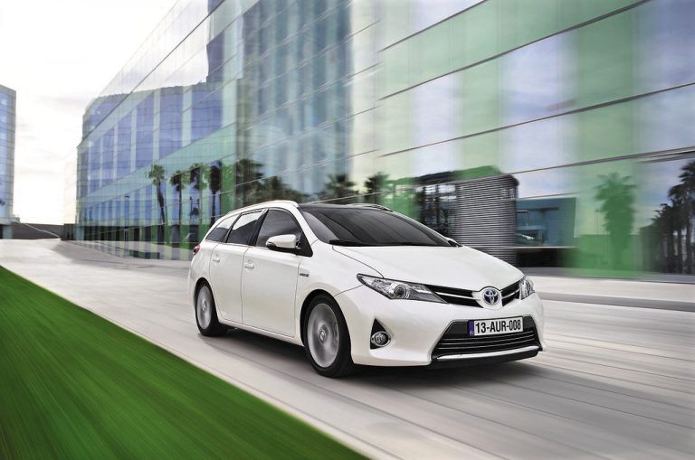 Für die Hybrid-Version des Auris Touring Sports verspricht Toyota einen Norm-Mixverbrauch von 3,9 bis 4,0 Liter Benzin. Fotos: werk