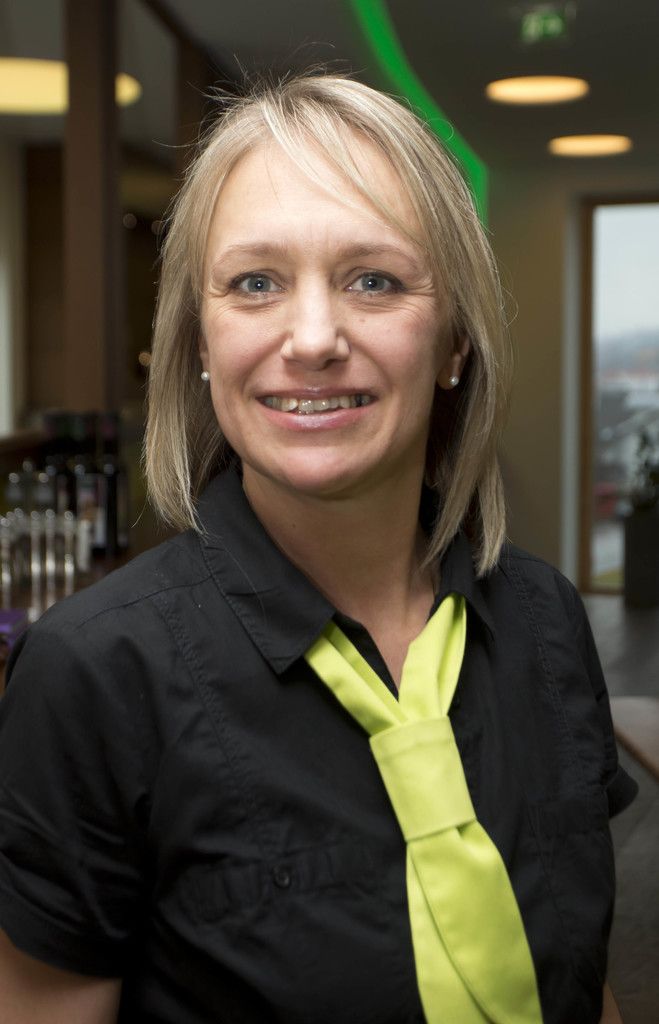 Gabriele Schadl, ServiceIch habe vorher in der Hotellerie gearbeitet und bin seit 2,5 Jahren als Kellnerin im „bluthu“ tätig. Das Arbeitsumfeld ist perfekt.