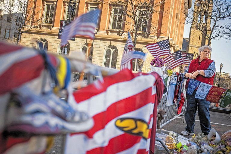 Gedenkstätte im Zentrum von Boston: Zu einem Gottesdienst kam gestern auch Barack Obama in die Stadt. Foto: DAPD