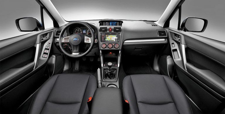 Geräumiges Cockpit, höhere Sitzposition.