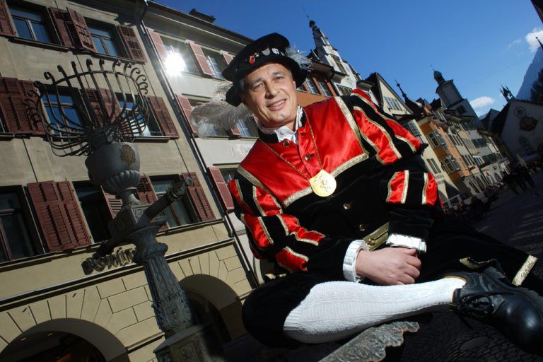 Gerhard Stampfl in der Feldkircher Marktgasse, wo es morgen laut zur Sache gehen wird. Foto: VN/ Hartinger