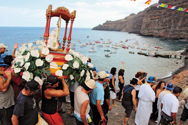Gomera.Prozession_zum_Schiff.jpg@doc683svbd549x1mt52pn17.jpg