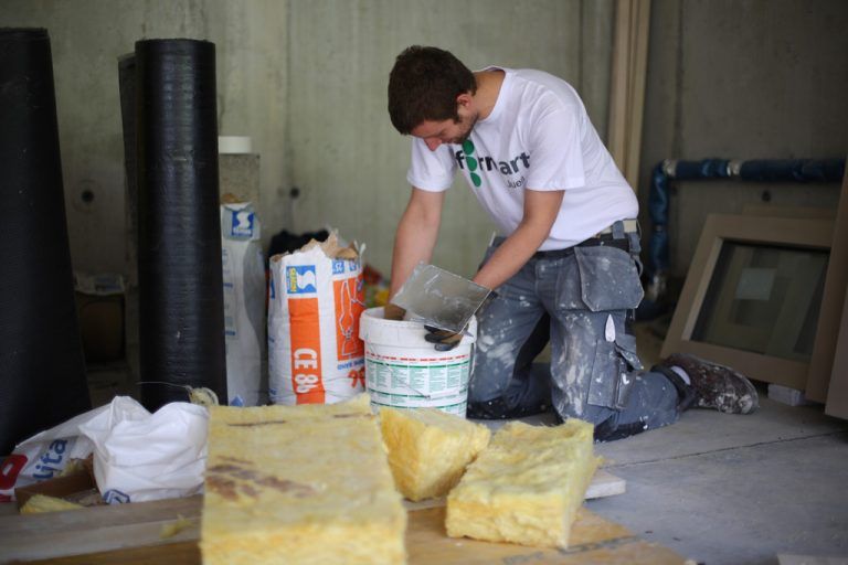 Handwerkliche Leistungen beim Hausbau sind in Vorarlberg teurer als in vergleichbaren Regionen. Foto: VN/Hartinger