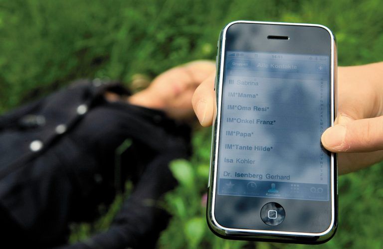 Handys bieten eine schnelle Möglichkeit, Angehörige zu verständigen. Foto: VN/Paulitsch