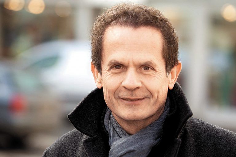 Hartmut Hofer,49 Jahre, Götzis.Papst Benedikt XVI. war ein großer Denker und Intellektueller, keine Frage. Aber er hat sich zu wenig um die Menschen gekümmert. Der nächste Papst sollte „kundenorientierter“ arbeiten.