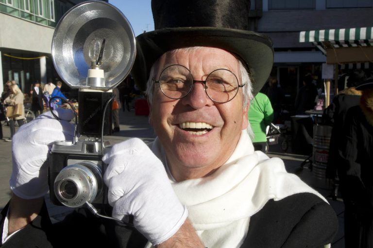 Heinz Lanz hat seit den Anfängen des Martinimarkts „d’Lüt im alto Häß“ im Bild festgehalten. VN/PAULITSCH