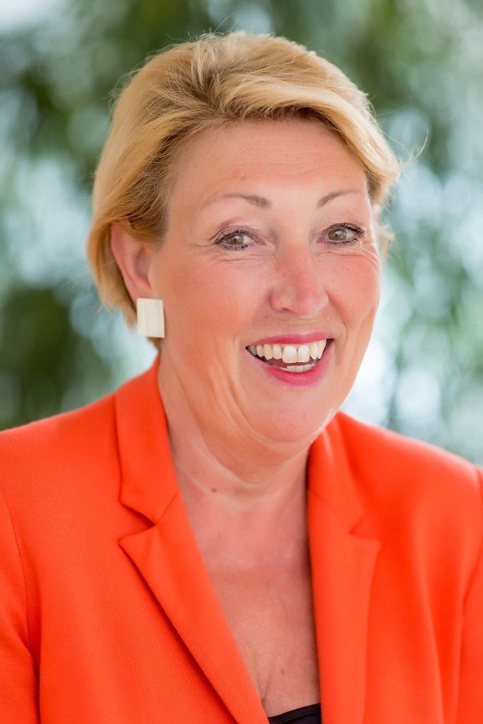 Helga Thurnher stellt sich in den Dienst der guten Sache. schedl
