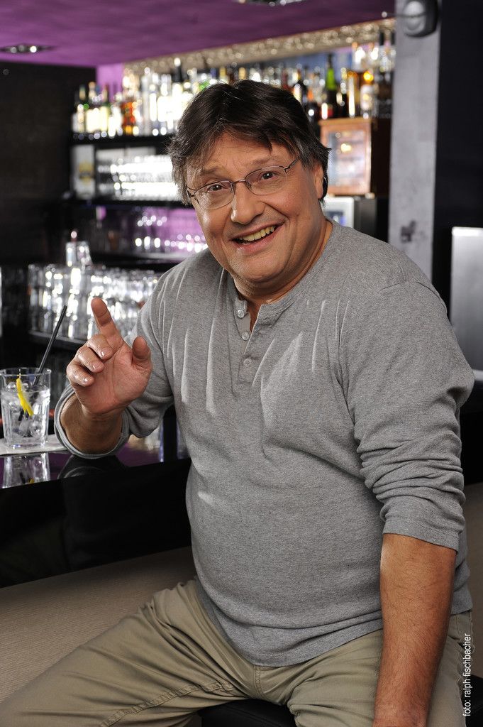Heute ist der beliebte Wiener Songwriter, Musiker, Autor und Kabarettist Joesi Prokopetz mit seinem neuen Kabarettprogramm „Übrigens! Aber das nur nebenbei!“ zu Gast bei Kultur.LEBEN im Kulturhaus in Dornbirn. foto: kultur.leben