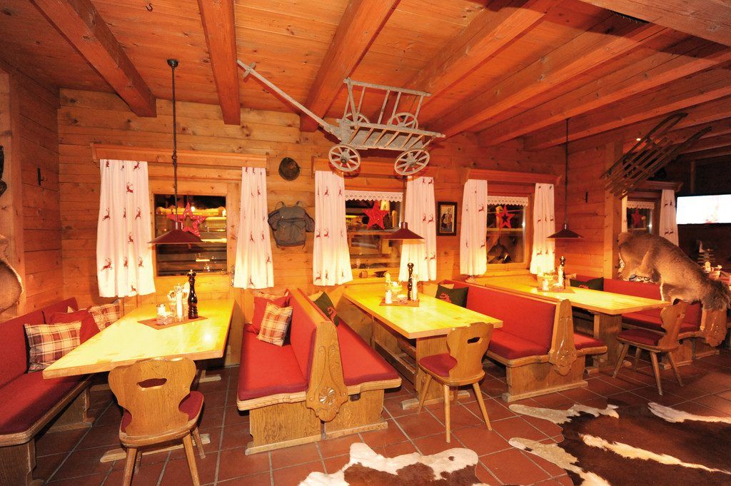 Eine übergossene Alm, carven bei Mondschein