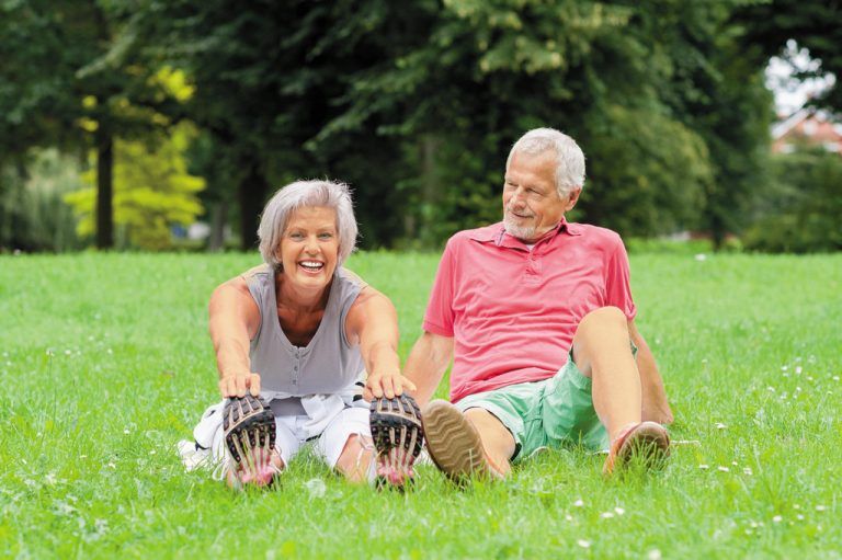 Im Alter beweglich und aktiv bleiben: Das wollen immer mehr Menschen. Auch eine Hüftprothese muss keine Einschränkung bedeuten. Foto: fotolia