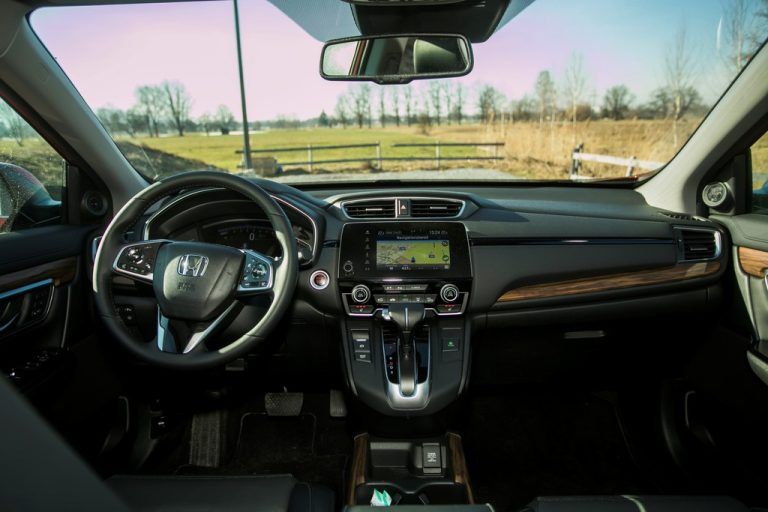 Im Innenraum setzt der Honda CR-V auf Gediegenheit.