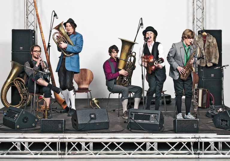 Im Rahmen des Wälder Musik- & Lauffestivals feiert der „HMBC“ seinen 10. Geburtstag mit dem Open Air „dahoam“ in Schoppernau. Adolf Bereuter