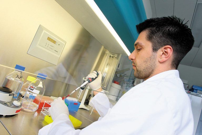 In den Labors wird heute schon verschiedensten Krankheiten auf den Grund gegangen. Foto: VN/hofmeister