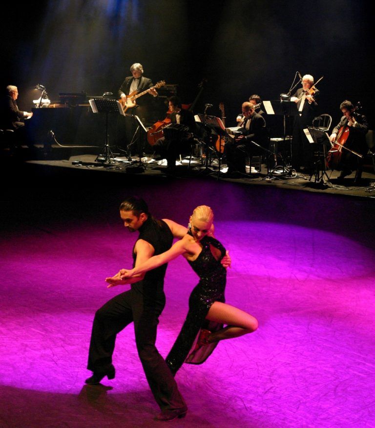 In einer aufregenden Produktion porträtiert Star-Choreograf und Tänzer Gustavo Russo mit „Tango Seducción“ eine mitreißende Geschichte. foto: musikladen