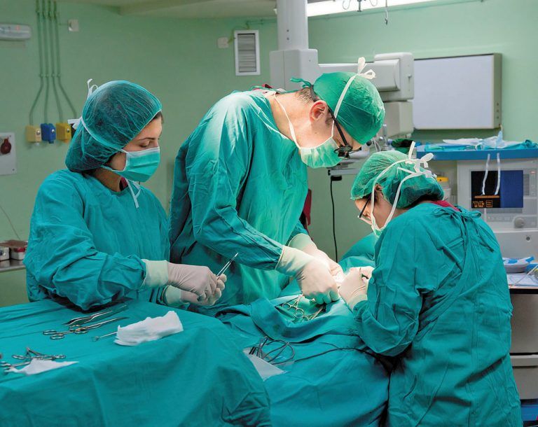 In manchen Fällen kann nur ein operativer Eingriff lästige Krampfadern beseitigen. Foto: fotolia