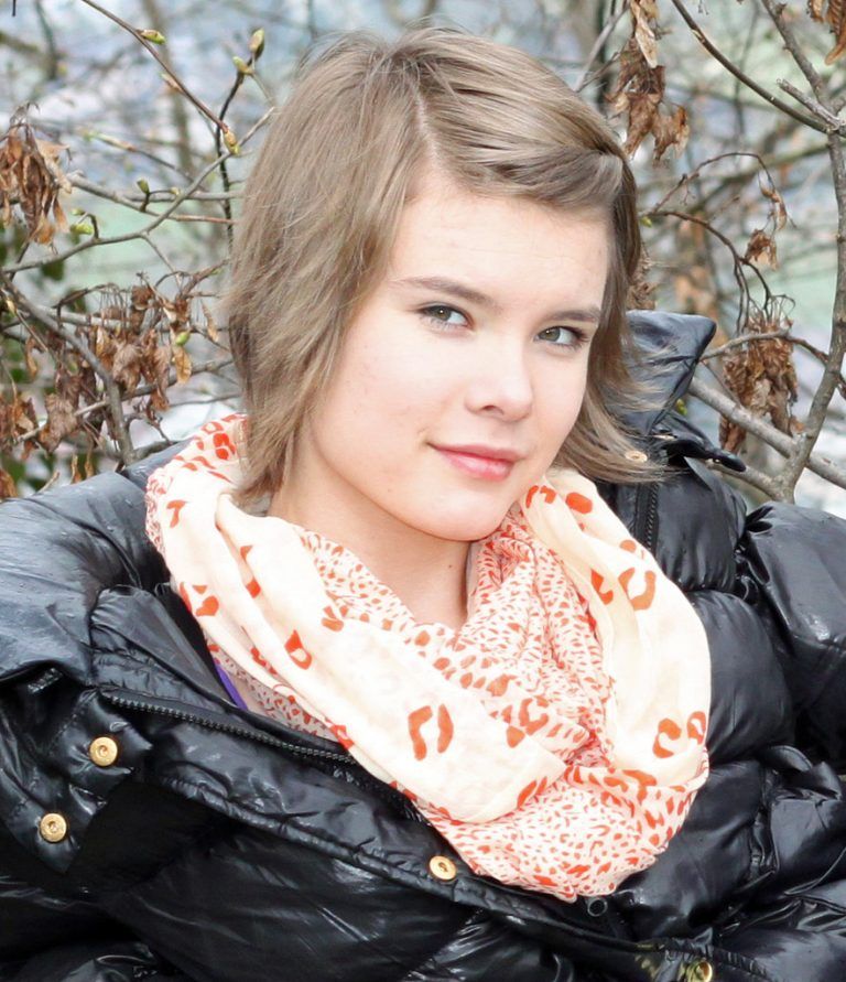 In Österreich scheint die Emanzipation sehr weit fortgeschritten. Ich fühle mich in meinen Möglichkeiten einem Mann nicht unterlegen. Doch scheint dies in vielen Ländern nicht der Fall zu sein. <br /> Victoria Wagner (19), Feldkirch