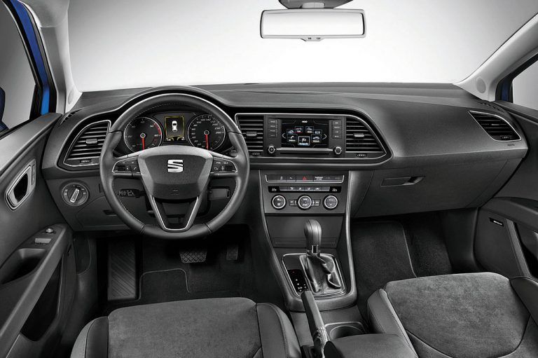 Innen: sportiv und aufgeräumt.