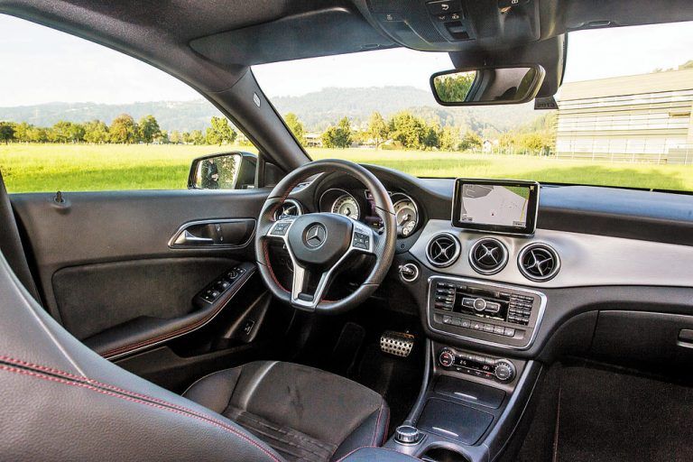 Innen: Sportlich mit hoher Wertanmutung.