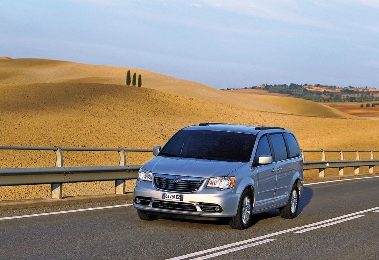 Italo-Amerikaner: der Voyager, einst Chrysler, nun Lancia. Ein Familien-Transporter, der richtig viel Platz bietet.