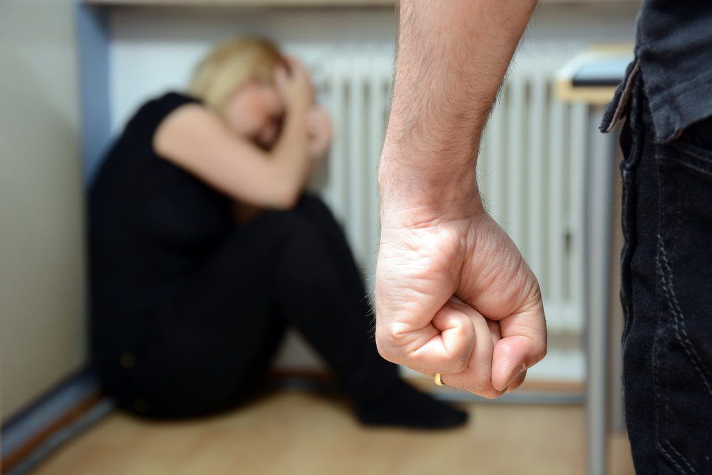 Kurz bleibt dabei: Gewalttäter härter strafen. Unterschiedliche Meinungen im Land.