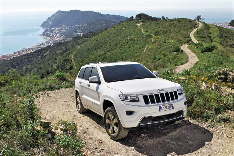 Jeep Grand Cherokee: Die nunmehrige Zugehörigkeit zum Fiat-Konzernsieht man dem Ami in Details an. Heuer wurde er neu interpretiert.