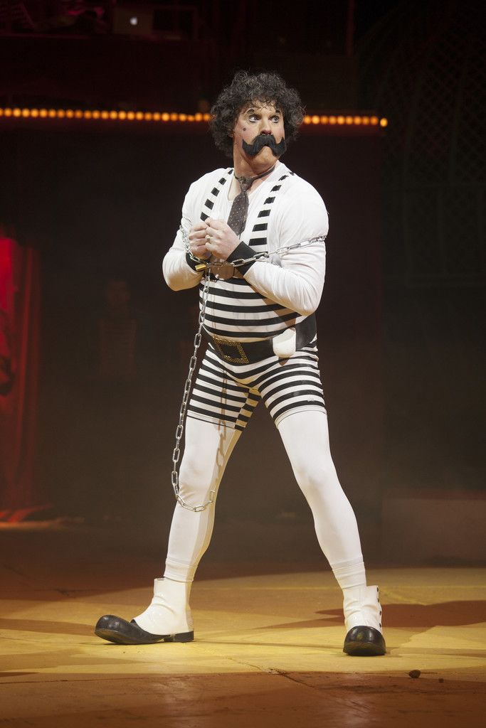 Jimmy Folco bringt beim Ravensburger Weihnachtscircus Groß und Klein zum Lachen. Foto: Veranstalter