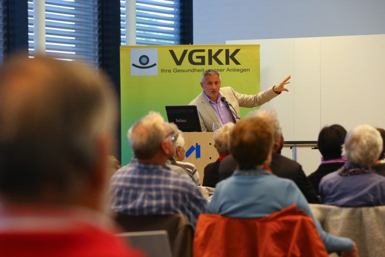 Jochen Schuler informierte die Mini-Med-Besucher umfassend über Arzneimittel. Foto: vn/Hofmeister