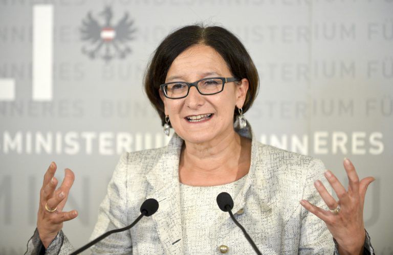 Johanna Mikl-Leitner,InnenministerinMichael Spindelegger hat seine Versprechen gehalten und unter anderem die GmbH Neu und den Jungunternehmerfonds auf Schiene gebracht. Die SPÖ hat die letzten fünf Jahre verwaltet.