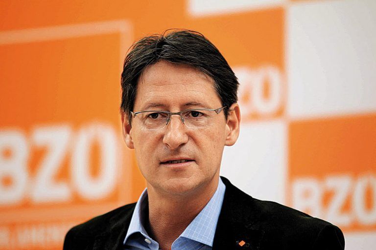 Josef Bucher,BZÖ-ObmannDie SPÖ hat es absolut vergeigt. Sie hat es nicht geschafft, die Alternativen zur Wehrpflicht deutlich zu machen. Jetzt ist vor allem die ÖVP in der Pflicht. Das Heer muss reformiert werden.