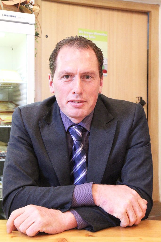 Josef Moosbrugger (VP): Für mich ist die Abschaffung des Landtags indiskutabel, weil ich für Förderalismus und Eigenständigkeit eintrete. Vorarlberg ist ein solides und schönes Land, auf das man mit Recht stolz sein darf. Ein Land, in dem Eigenverantwortung und Selbstständigkeit Tradition haben, braucht auch politische Instrumente zur Organisation, und zwar als Landtag sowie in den Gemeinden. In Zeiten von Wohlstand und hohem Niveau bei den Lebensstandards soll man nicht das, was Generationen vor uns mühsam errungen haben, aus Modernisierungsgründen leichtfertig auflösen.