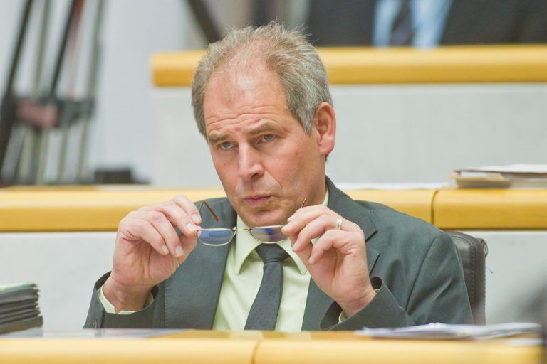 Josef Türtscher (VP): In meinem Umfeld hat der Vorarlberger Landtag hohe Akzeptanz und gehört zum Selbstverständnis von Vorarlberg als eigenständigem Land. Mit der Gesetzgebung, Budgethoheit und einer vom Landtag gewählten Regierung ist der Gestaltungsspielraum groß und sollte nicht kleingeredet werden. Die Landtagsabgeordneten aus allen Regionen und Berufsgruppen bilden die Wohnbevölkerung ab und bringen die verschiedenen Sichtweisen zu einem guten Gesamtbild ein. Der Landtag ist maßgeblich beteiligt, dass unser Land, auf das wir alle stolz sein dürfen, so schön und lebenswert ist.