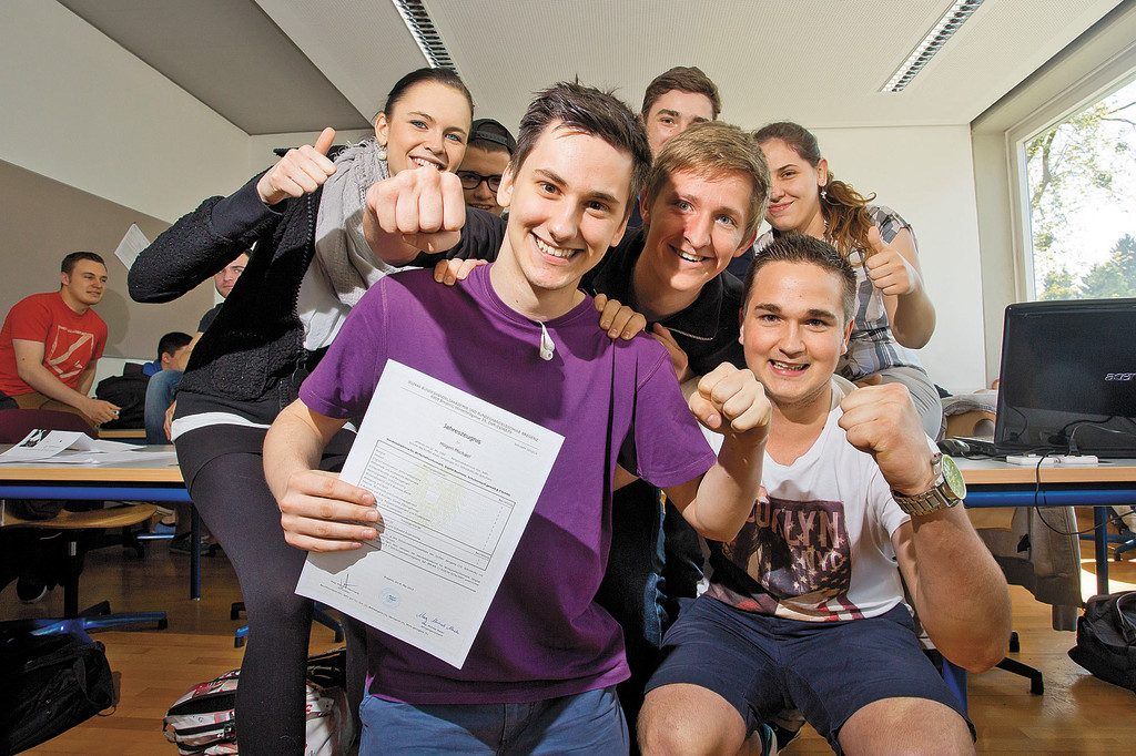 Heute geht es für unsere HAK-Schüler end­gültig in die Zielgerade. Die Matura startet.