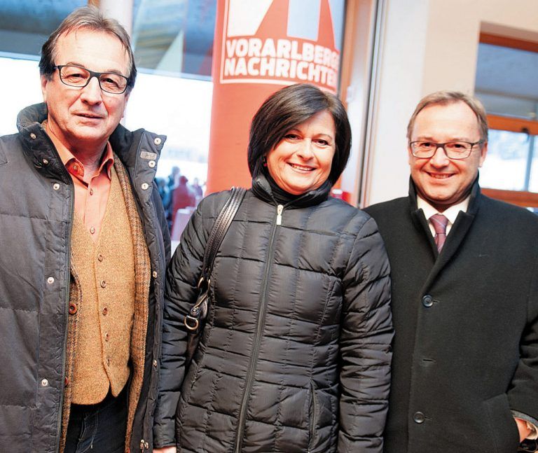 Komm.-Rat Walter Eberle (l.) mit Sparkassenvorstand Werner Böhler und Astrid.