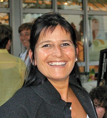 Kornelia Spiß (FP): Man kann darüber nachdenken, den Landtag zu verkleinern. Aber den Landtag abzuschaffen, ist aus meiner Sicht Humbug. Denn nur so sind wir teilweise noch eigenständig, hat der Landtag doch seit Jahrzehnten eine wichtige Funktion in unserem Rechtsstaat. Außerdem vertreten wir im Landtag die Interessen der Bevölkerung. Ich kann mir nicht vorstellen, dass es unseren Mitbürgern gefällt, alles von Wien diktiert zu bekommen.