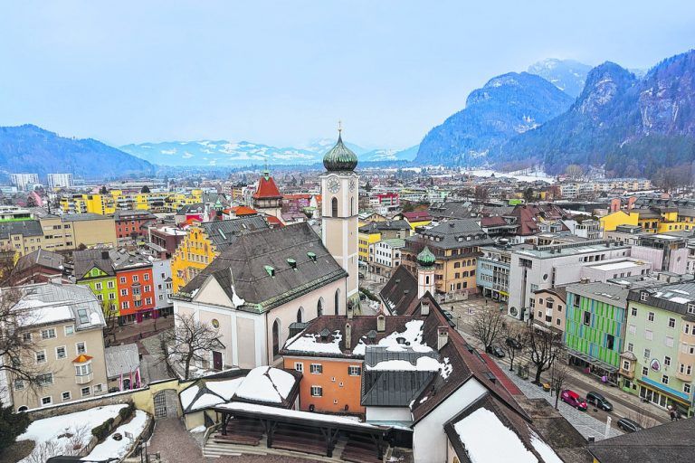 Kufstein bietet den Urlaubern im Kaiserwinkl eine willkommene kulturelle Abwechslung zur Natur. Foto: shutterstock