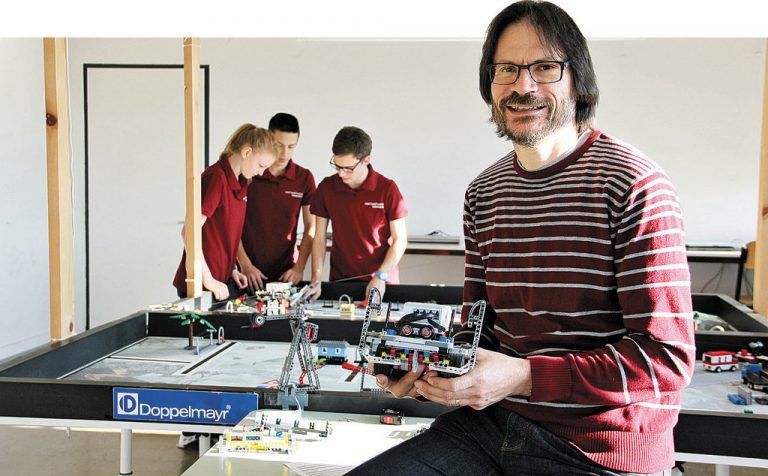 Kurt Albrecht organisierte zusammen mit Klaus Schröcker die „First Lego League“ für Vorarlberg.