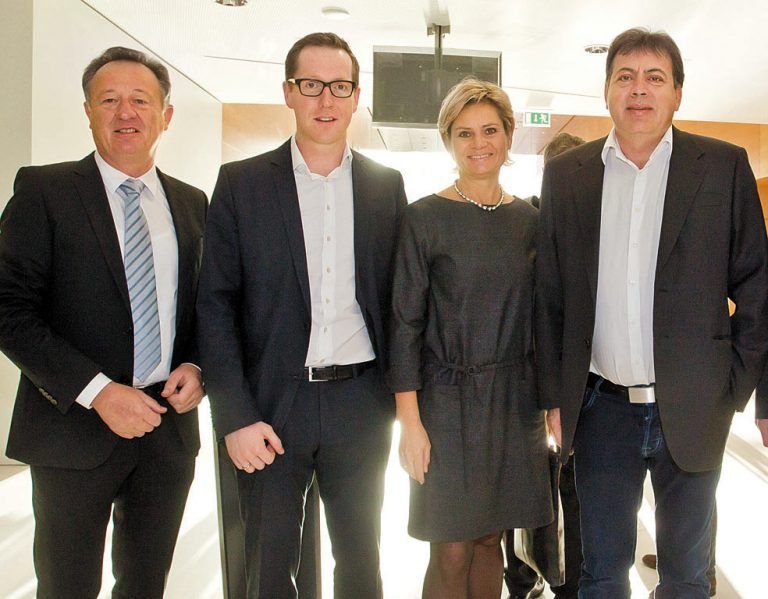 Landesdirektor Engelbert Wiedl (l.) und Martin Dechant sowie Monika und Egon Haag (Bäckerei Mangold).