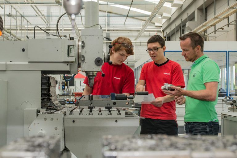 Lehrlinge bei der Firma Hilti in Thüringen. Auch in Vorarlberg verliert die Lehre gegenüber der Schule an Attraktivität. Foto: Neufert