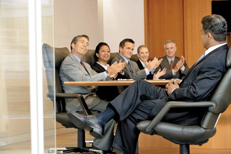 Lob wirkt sich positiv auf das Arbeitsklima aus. Foto: Shutterstock