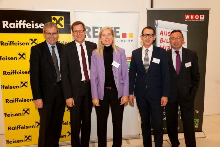 LR Karlheinz Rüdisser, die Referenten Johannes Ortner und Tanja Dietrich-Hübner, Dieter Bitschnau und Helmut Steurer (v. l.).   foto: wikopreventk