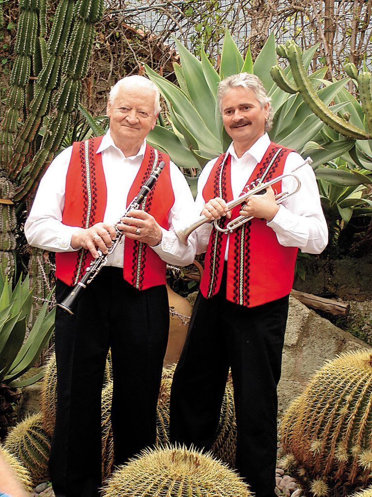 Ludwig Bertel zusammen mit seinem Sohn Claus. Foto: Bertel