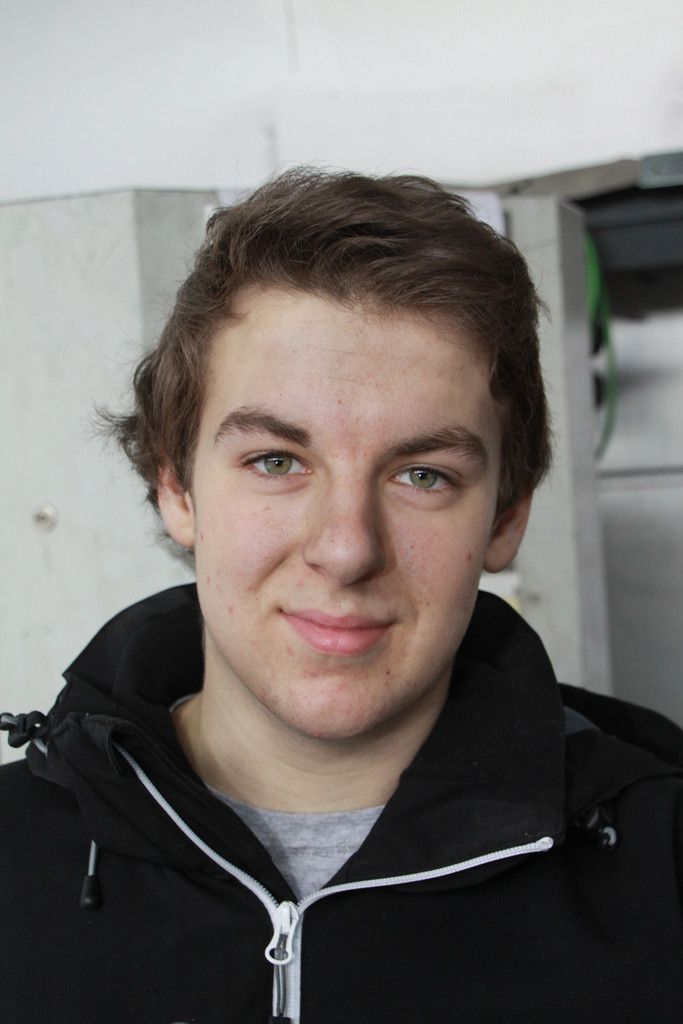 Manuel Penterling,SpenglerlehrlingMit Blech zu arbeiten, dafür braucht man nicht nur „Muckis“, sondern auch Hirn. Mir macht das Handwerk Freude und das Programmieren, zum Beispiel der CNC-Stanzmaschinen, ist auch nicht ohne.