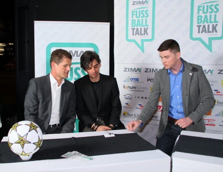 Marc Gächter (r.) im Gespräch mit VFV-Präsident Horst Lumper (l.) und FCL-Trainer Daniel Madlener. Knobel