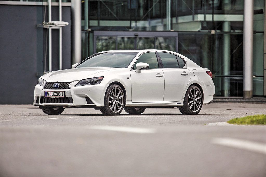 Oberklasse-Limousine von Lexus verbindet Sparsamkeit und Sportlichkeit.