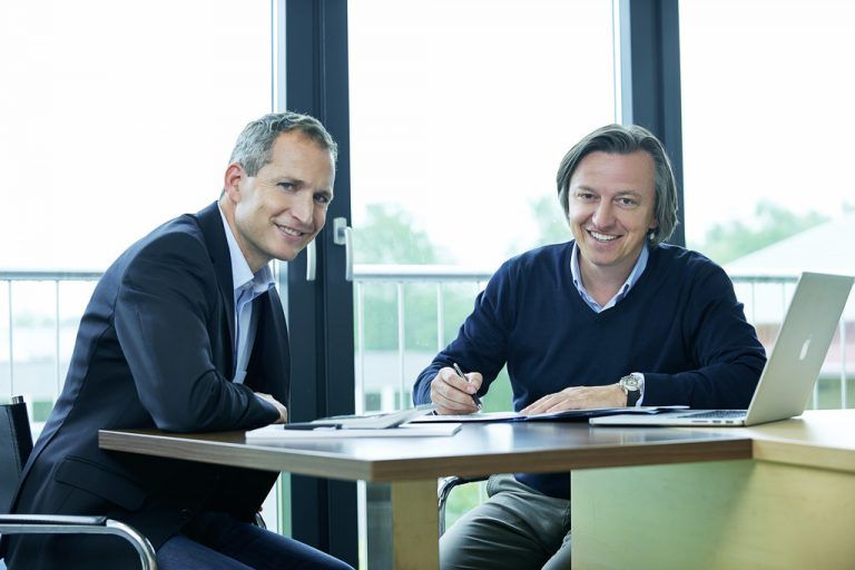 Marketing- und Vertriebsleiter Rainer Klement und Geschäftsführer Vjekoslav Dup (v. l.) sind stolz auf das erfolgreiche Geschäftsjahr 2013.