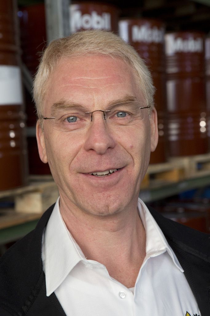 Martin EnglischAnwendungstechnikerMein Job ist sehr vielseitig und erfordert Erfahrung und komplexes Wissen. Täglich lerne ich neue Produktionsabläufe kennen.